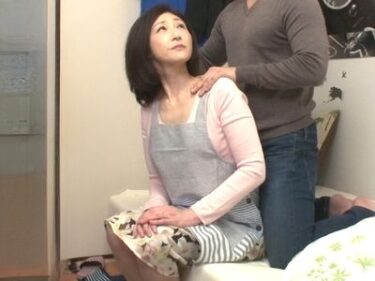 【熟女】おばさんレンタルで呼んだ五十路素人奥さんを●撮●し撮り‼軽いマッサージから他人棒挿入される浮気妻のエロSEX‼