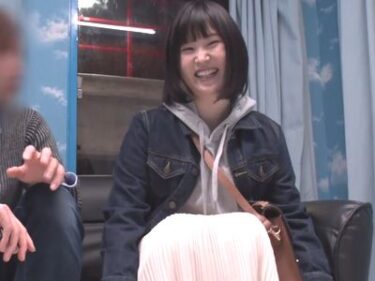 【マジックミラー】デート中素人カップルの美少女JD彼女がAV男優の手マン潮吹き我慢企画に挑戦⁉彼氏を裏切り寝取り膣内射精！