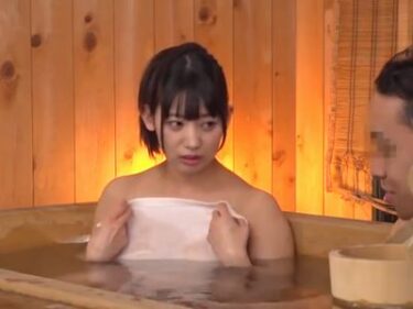 旅行中の大学生カップルが挑戦するエロ企画⁉可愛い美少女JDが初対面巨根男性とタオル一枚相席混浴温泉から浮気セックス‼