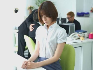 『やめて…ください…』過去に風俗嬢であることがバレ、鬼畜上司の性処理玩具にされるショートカット美少女OL…【月乃ルナ】