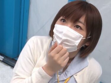 【マジックミラー】怪我してしまった絶倫男性を手コキフェラご奉仕射精させる美少女ナース⁉射精しても収まらずエロ着衣セックス‼