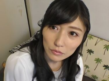 『本当に…見るだけですよ…』おばさんレンタルの40代美魔女美女人妻を●撮●し撮り！断れず巨根デカチンを手コキフェラ不倫！